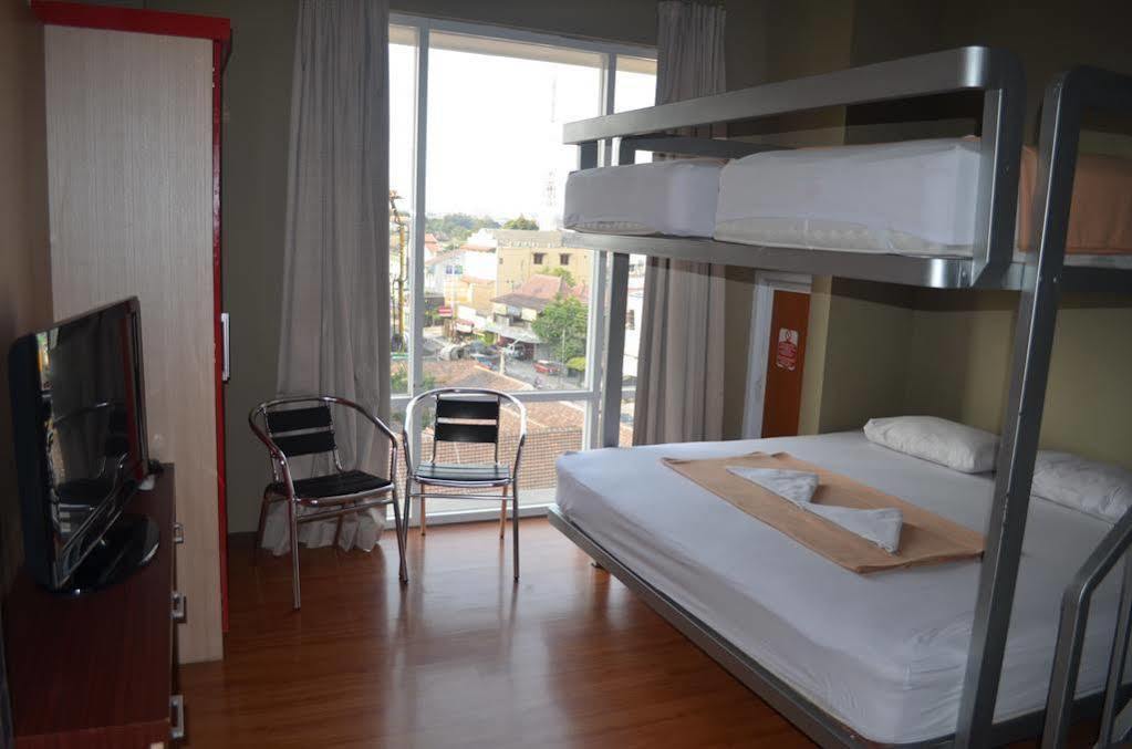 Edu Hostel Yogyakarta Eksteriør billede